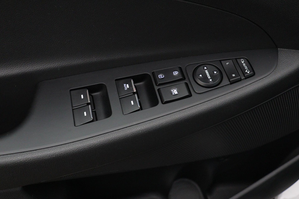 
Hyundai Tucson 1.6 T-GDi Comfort 4WD Automaat (PANORAMADAK, CAMERA, STOEL-/STUURVERWARMING, TREKHAAK AFNEEMBAAR, GOED ONDERHOUDEN) vol									