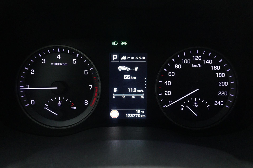 
Hyundai Tucson 1.6 T-GDi Comfort 4WD Automaat (PANORAMADAK, CAMERA, STOEL-/STUURVERWARMING, TREKHAAK AFNEEMBAAR, GOED ONDERHOUDEN) vol									