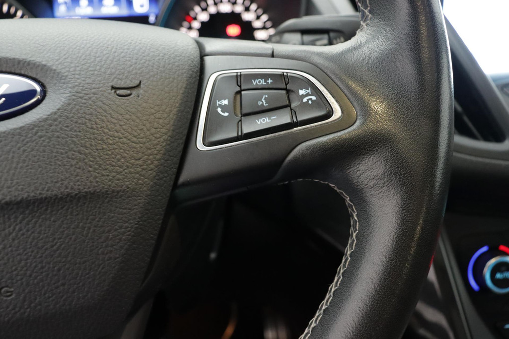 
Ford Kuga 1.5 EcoBoost Vignale(Zeer goed OnderH, Panoramadak, Stoel/ Stuur Verwarming, Navigatie, PDC, Etc) vol									