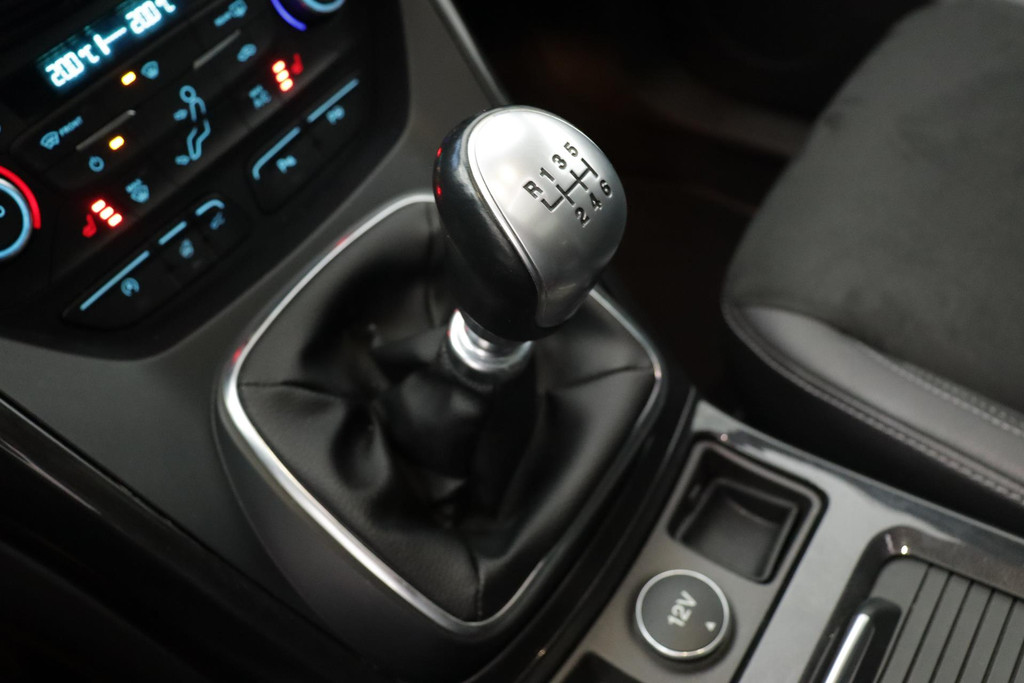 
Ford Kuga 1.5 EcoBoost Vignale(Zeer goed OnderH, Panoramadak, Stoel/ Stuur Verwarming, Navigatie, PDC, Etc) vol									