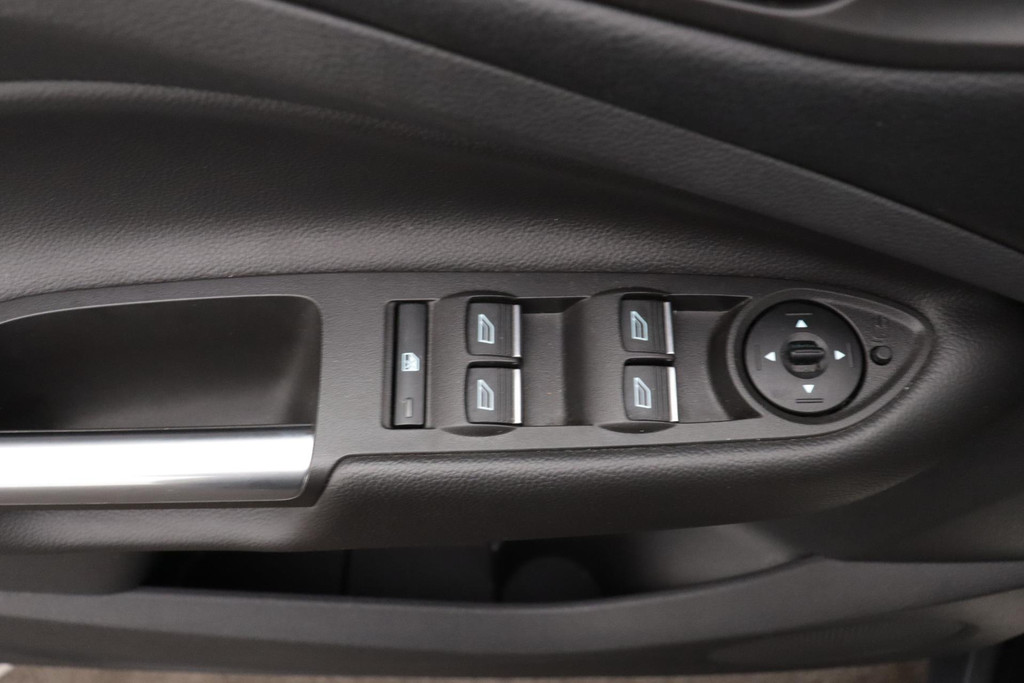 
Ford Kuga 1.5 EcoBoost Vignale(Zeer goed OnderH, Panoramadak, Stoel/ Stuur Verwarming, Navigatie, PDC, Etc) vol									