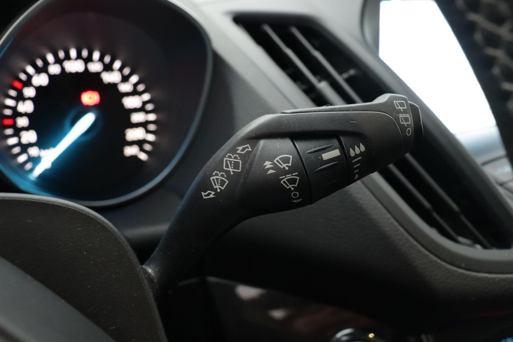 
Ford Kuga 1.5 EcoBoost Vignale(Zeer goed OnderH, Panoramadak, Stoel/ Stuur Verwarming, Navigatie, PDC, Etc) vol									