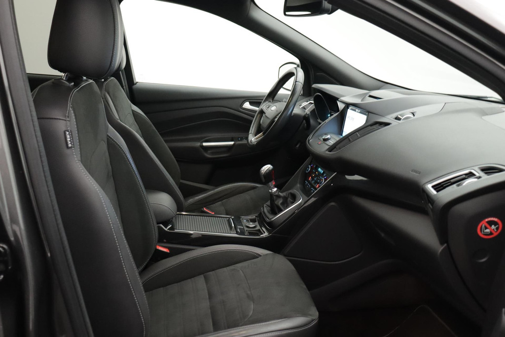 
Ford Kuga 1.5 EcoBoost Vignale(Zeer goed OnderH, Panoramadak, Stoel/ Stuur Verwarming, Navigatie, PDC, Etc) vol									