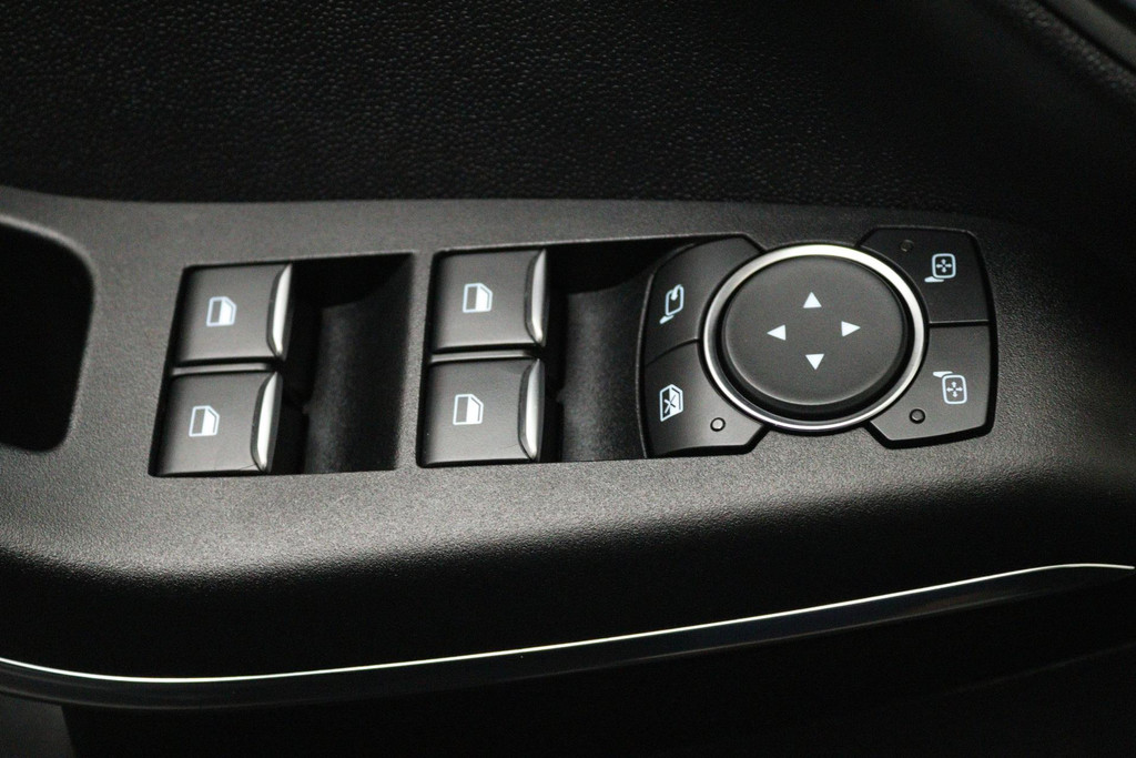 
Ford Fiesta 1.0 EcoBoost Titanium (NAVI, CAMERA, STOELVERWARMING, PARKEERSENSOREN, AUTO INPARKEREN, GOED ONDERHOUDEN) vol									