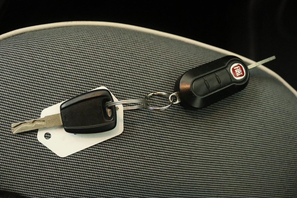 
Fiat 500C 0.9 TwinAir Turbo Lounge (NAVIGATIE, BLUETOOTH, AUTOMAAT, CABRIO, NL-AUTO, GOED ONDERHOUDEN) vol									