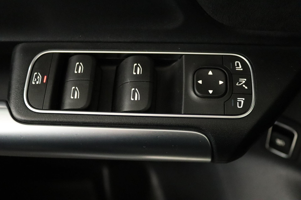 
Benz B-Klasse 180 Business Solution AMG Automaat (CAMERA, STOELV, PANORAMADAK, PDC, NL-AUTO, GOED ONDERHOUDEN) vol									