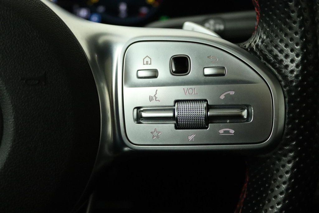 
Benz B-Klasse 180 Business Solution AMG Automaat (CAMERA, STOELV, PANORAMADAK, PDC, NL-AUTO, GOED ONDERHOUDEN) vol									