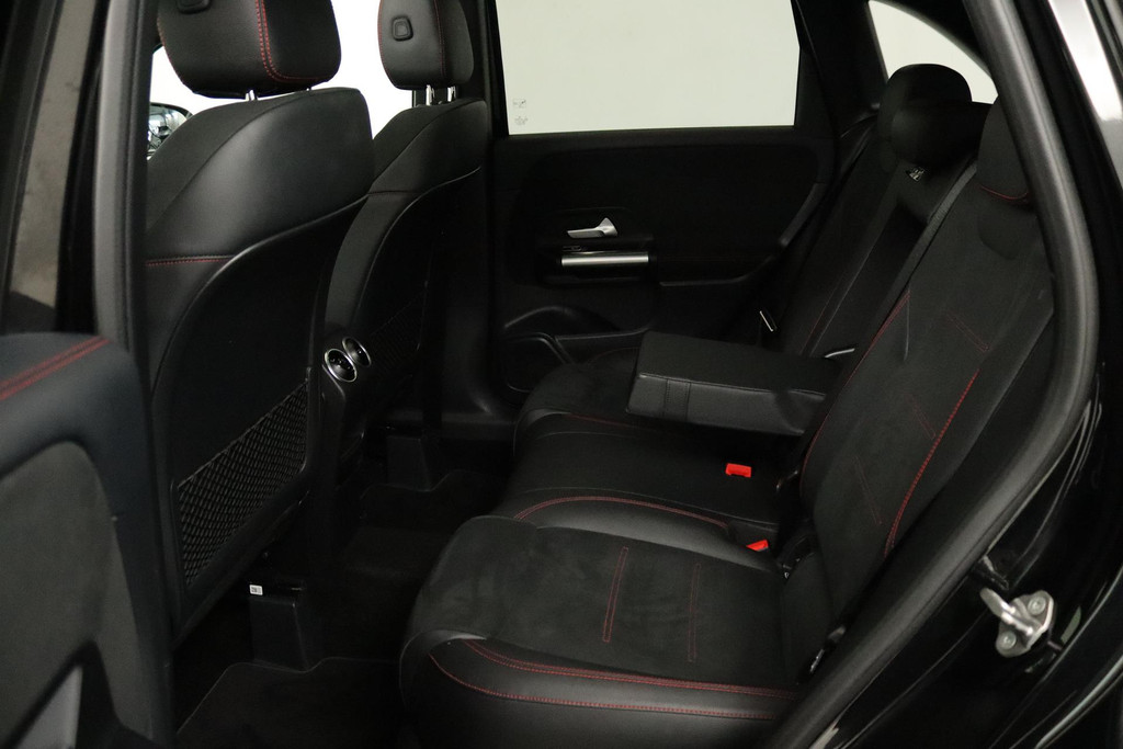 
Benz B-Klasse 180 Business Solution AMG Automaat (CAMERA, STOELV, PANORAMADAK, PDC, NL-AUTO, GOED ONDERHOUDEN) vol									