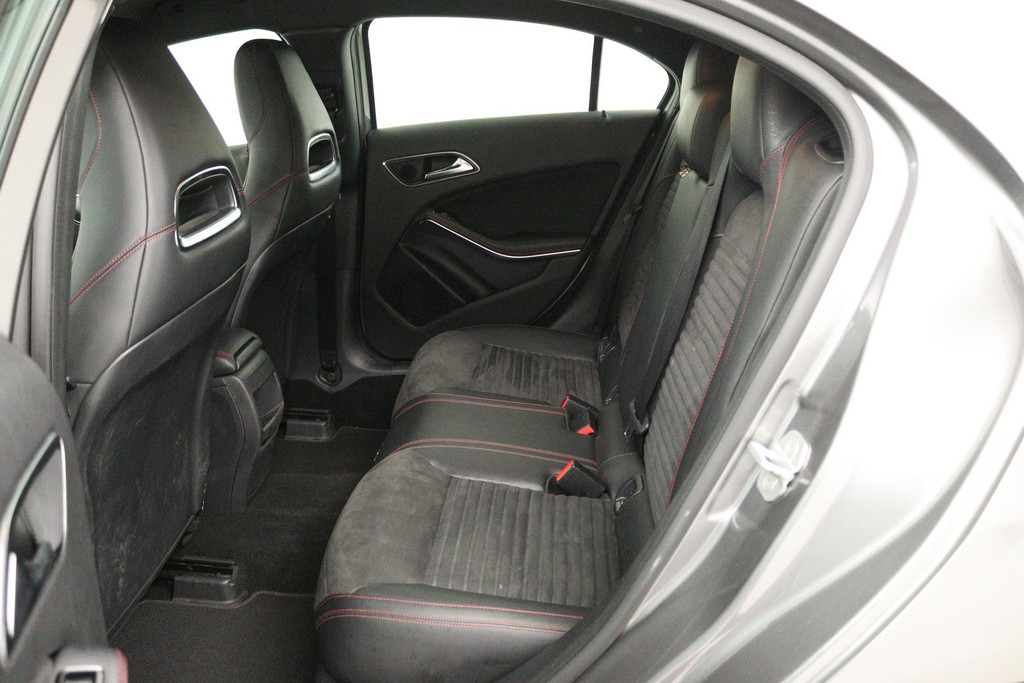 
Benz A-Klasse 180 CDI Prestige (PARKEERSENSOREN, ACHTERUITRIJCAMERA, CRUISE, STOELVERWARMING, NAVIGATIE) vol									