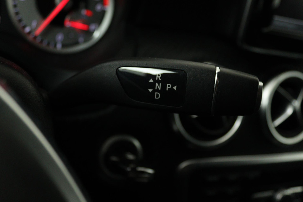 
Benz A-Klasse 180 CDI Prestige (PARKEERSENSOREN, ACHTERUITRIJCAMERA, CRUISE, STOELVERWARMING, NAVIGATIE) vol									