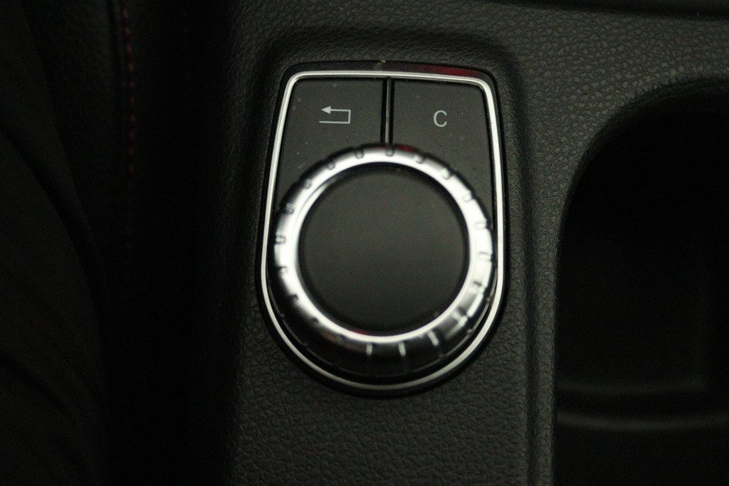 
Benz A-Klasse 180 CDI Prestige (PARKEERSENSOREN, ACHTERUITRIJCAMERA, CRUISE, STOELVERWARMING, NAVIGATIE) vol									