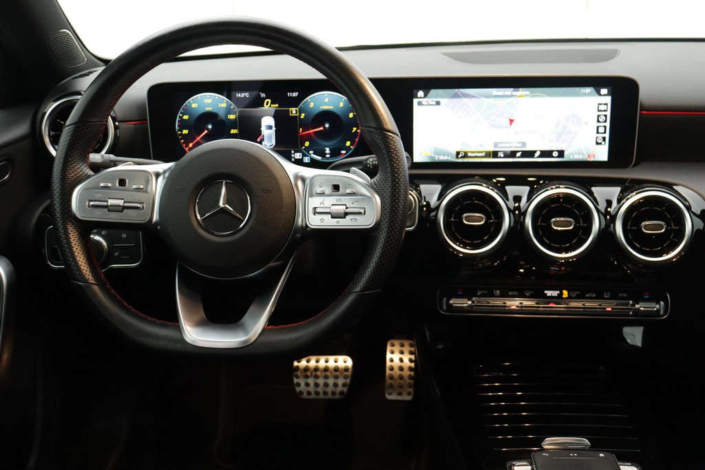 
Benz A-Klasse 180 Business Solution AMG (PANORAMADAK, NAVIGATIE, STOELVERWARMING, CAMERA, 1e EIGENAAR, GOED ONDERHOUDEN) vol									