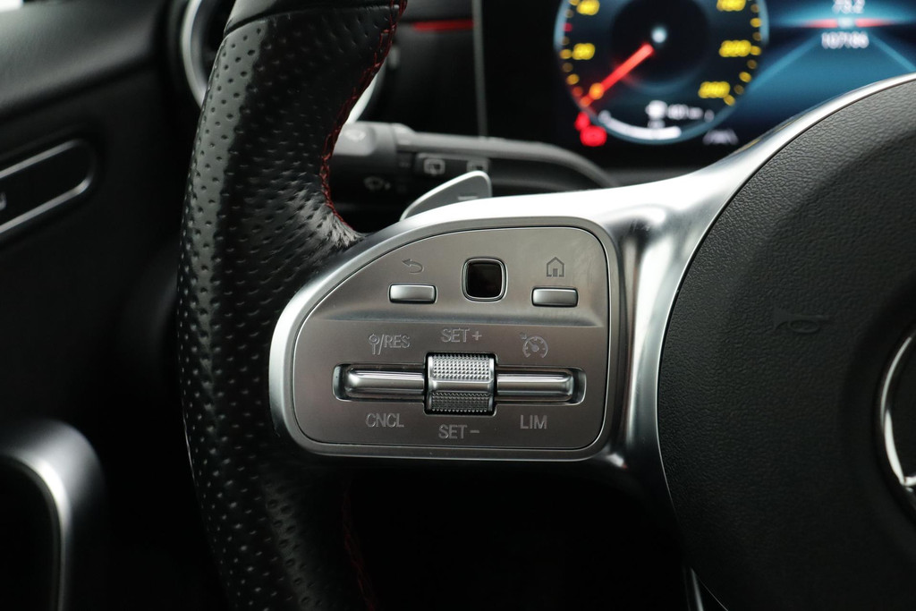 
Benz A-Klasse 180 Business Solution AMG (PANORAMADAK, NAVIGATIE, STOELVERWARMING, CAMERA, 1e EIGENAAR, GOED ONDERHOUDEN) vol									