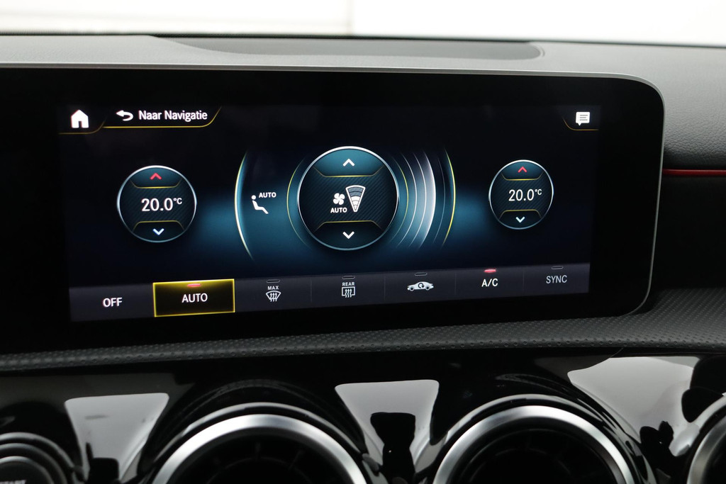 
Benz A-Klasse 180 Business Solution AMG (PANORAMADAK, NAVIGATIE, STOELVERWARMING, CAMERA, 1e EIGENAAR, GOED ONDERHOUDEN) vol									