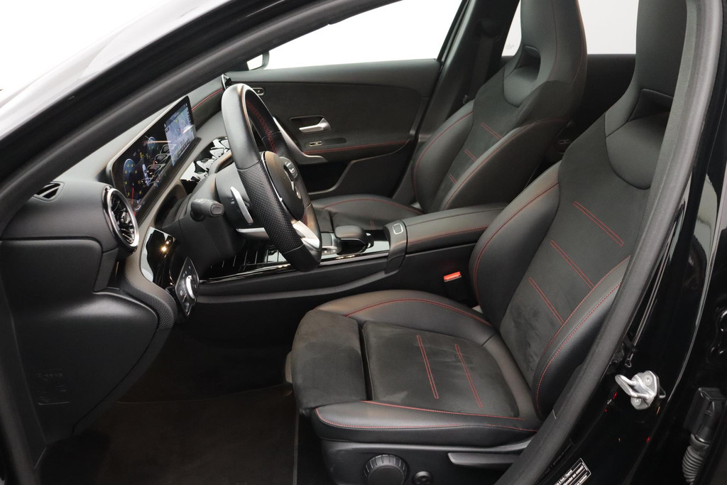 
Benz A-Klasse 180 Business Solution AMG (PANORAMADAK, NAVIGATIE, STOELVERWARMING, CAMERA, 1e EIGENAAR, GOED ONDERHOUDEN) vol									