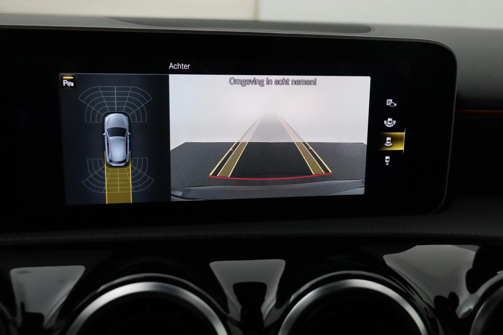 
Benz A-Klasse 180 Business Solution AMG (PANORAMADAK, NAVIGATIE, STOELVERWARMING, CAMERA, 1e EIGENAAR, GOED ONDERHOUDEN) vol									