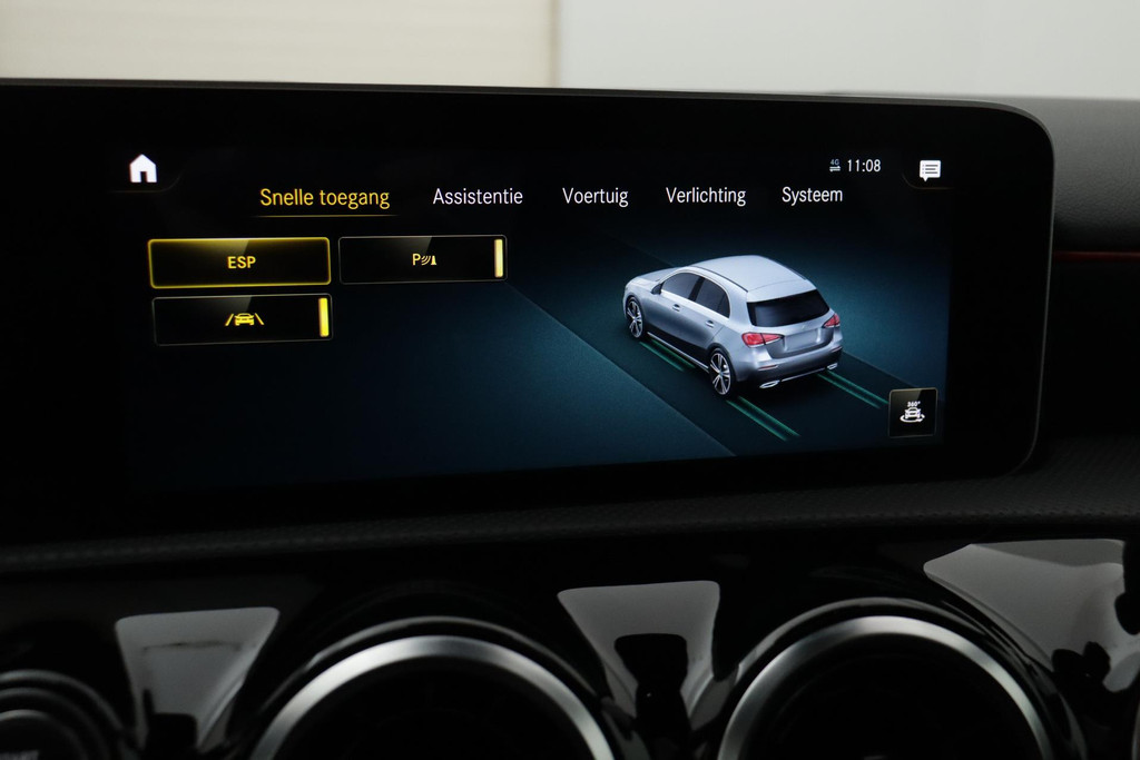 
Benz A-Klasse 180 Business Solution AMG (PANORAMADAK, NAVIGATIE, STOELVERWARMING, CAMERA, 1e EIGENAAR, GOED ONDERHOUDEN) vol									