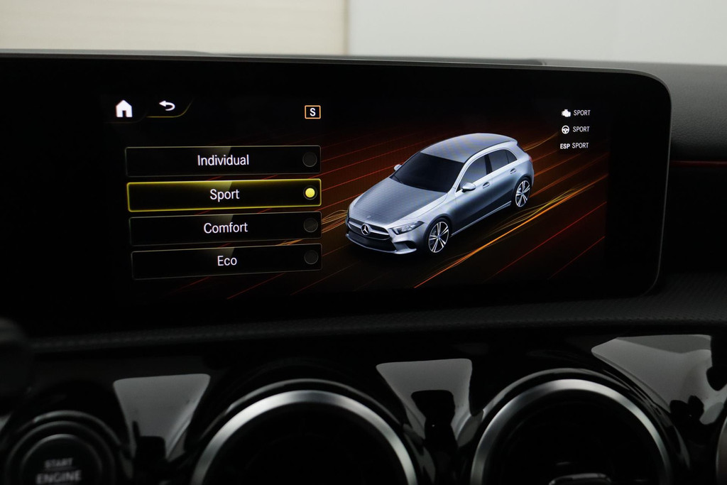 
Benz A-Klasse 180 Business Solution AMG (PANORAMADAK, NAVIGATIE, STOELVERWARMING, CAMERA, 1e EIGENAAR, GOED ONDERHOUDEN) vol									