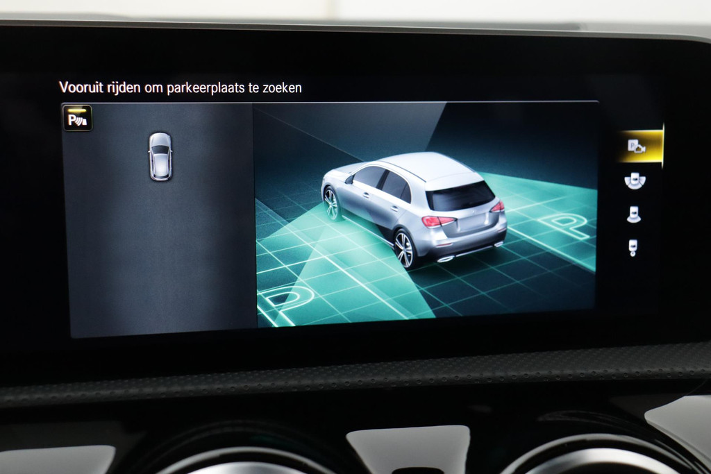 
Benz A-Klasse 180 Business Solution AMG (PANORAMADAK, NAVIGATIE, STOELVERWARMING, CAMERA, 1e EIGENAAR, GOED ONDERHOUDEN) vol									