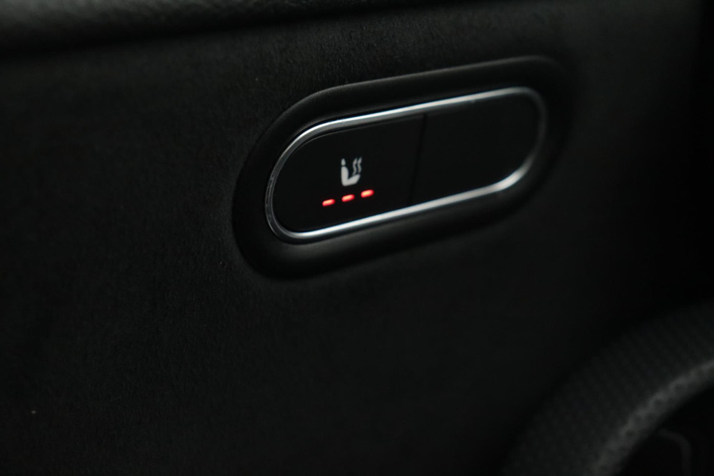 
Benz A-Klasse 180 Business Solution AMG (PANORAMADAK, NAVIGATIE, STOELVERWARMING, CAMERA, 1e EIGENAAR, GOED ONDERHOUDEN) vol									