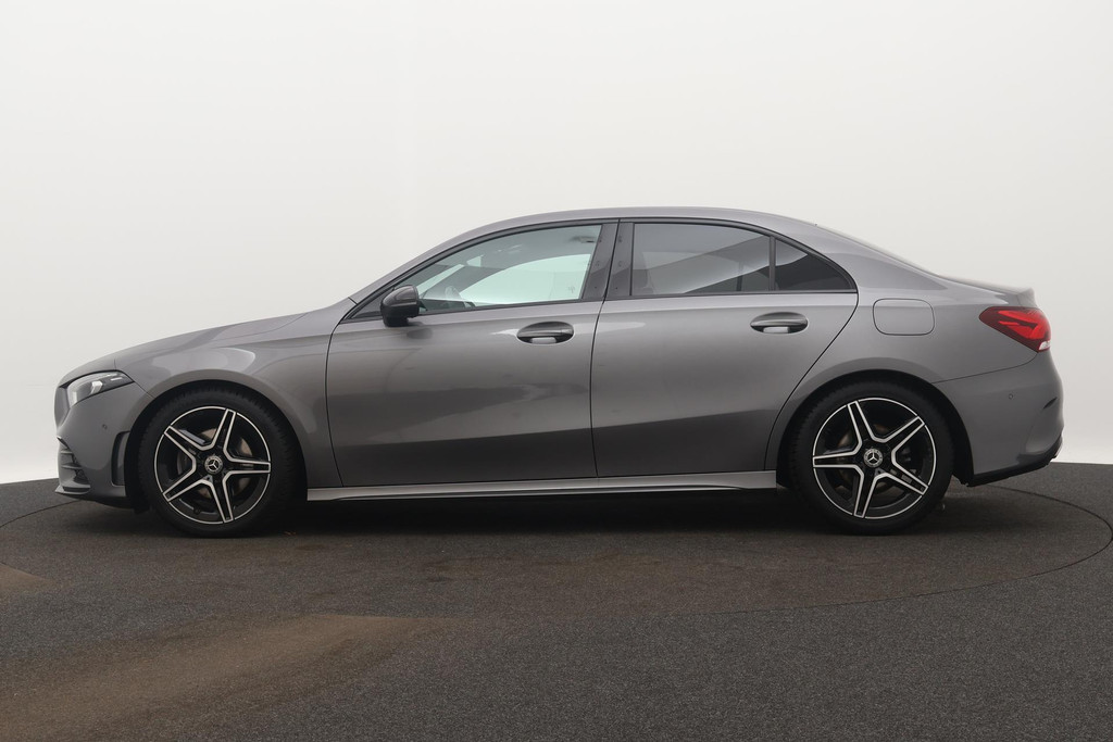 
Benz A-Klasse 180 Business Solution AMG Automaat (NAVIGATIE, STOELVERWARMING, CAMERA, 1e EIGENAAR, GOED ONDERHOUDEN) vol									