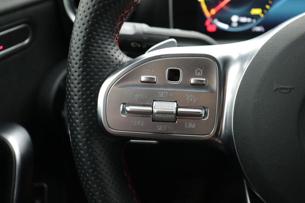 
Benz A-Klasse 180 Business Solution AMG Automaat (NAVIGATIE, STOELVERWARMING, CAMERA, 1e EIGENAAR, GOED ONDERHOUDEN) vol									