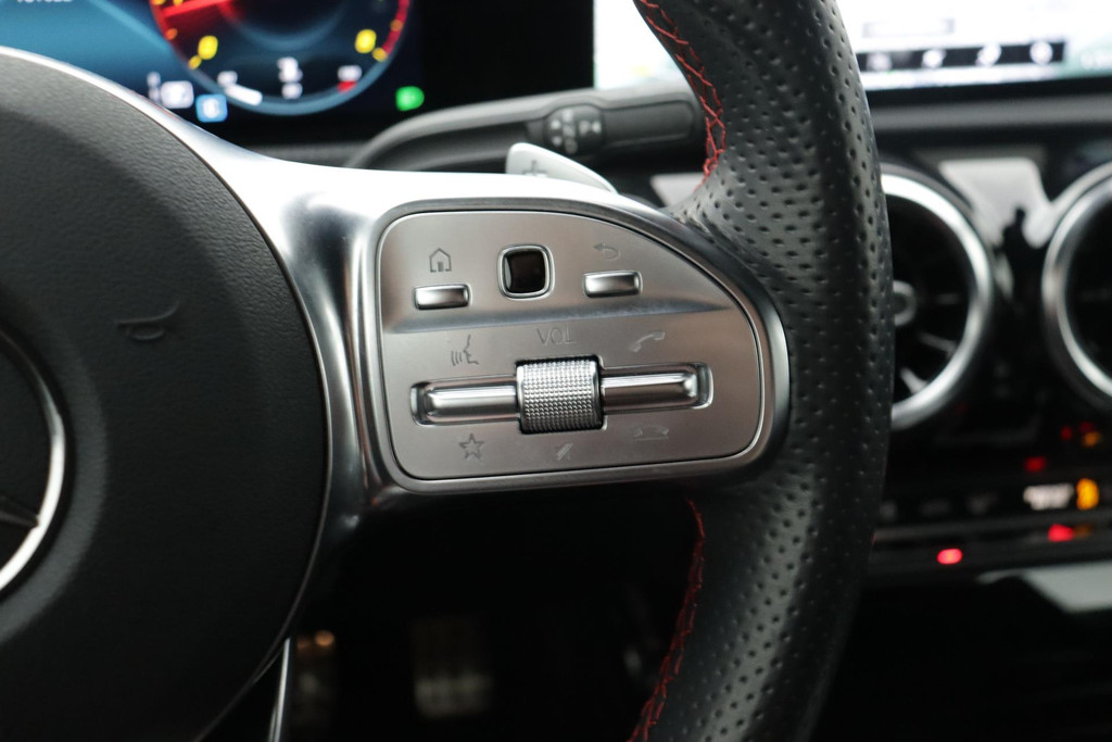 
Benz A-Klasse 180 Business Solution AMG Automaat (NAVIGATIE, STOELVERWARMING, CAMERA, 1e EIGENAAR, GOED ONDERHOUDEN) vol									