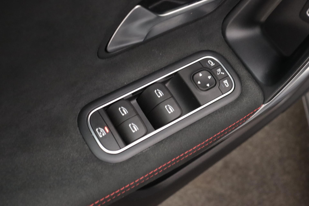 
Benz A-Klasse 180 Business Solution AMG Automaat (NAVIGATIE, STOELVERWARMING, CAMERA, 1e EIGENAAR, GOED ONDERHOUDEN) vol									