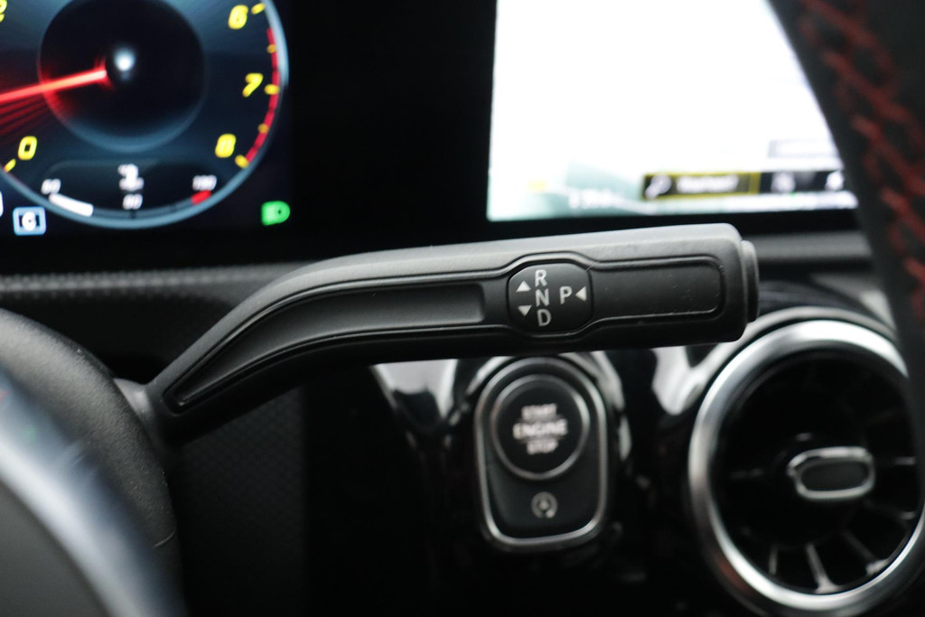 
Benz A-Klasse 180 Business Solution AMG Automaat (NAVIGATIE, STOELVERWARMING, CAMERA, 1e EIGENAAR, GOED ONDERHOUDEN) vol									