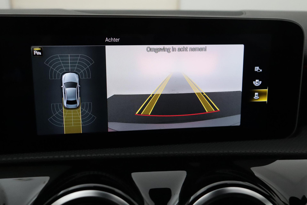 
Benz A-Klasse 180 Business Solution AMG Automaat (NAVIGATIE, STOELVERWARMING, CAMERA, 1e EIGENAAR, GOED ONDERHOUDEN) vol									