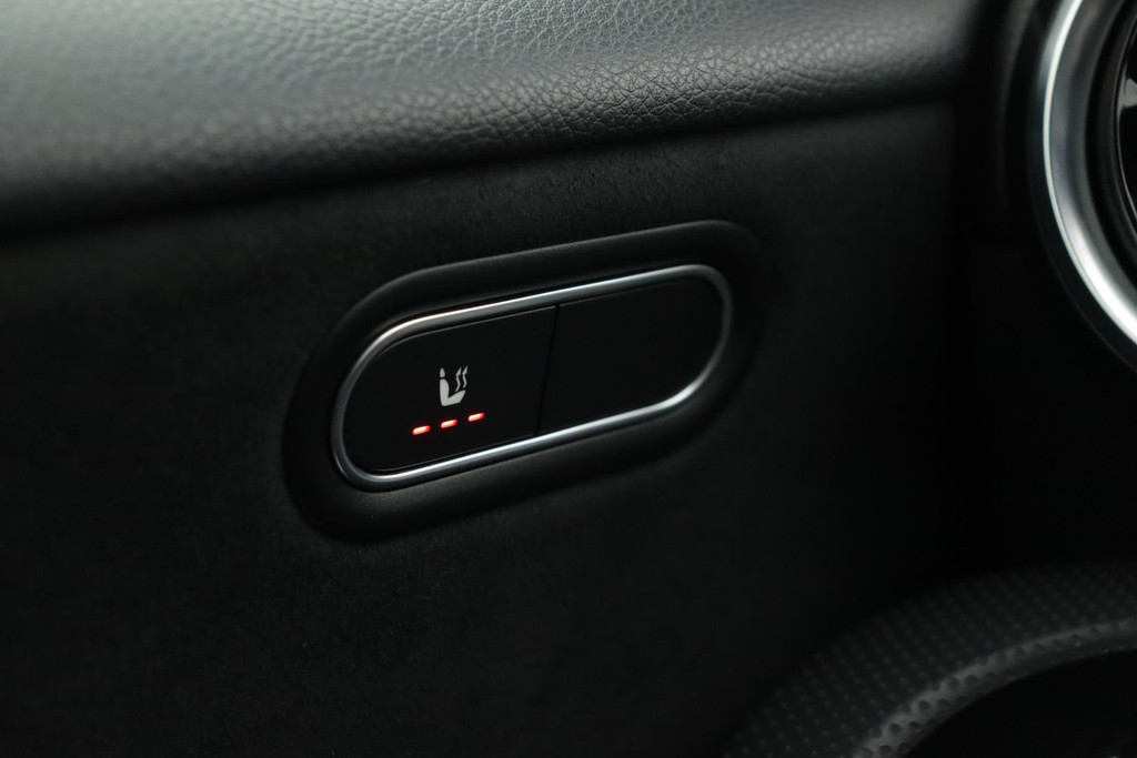 
Benz A-Klasse 180 Business Solution AMG Automaat (NAVIGATIE, STOELVERWARMING, CAMERA, 1e EIGENAAR, GOED ONDERHOUDEN) vol									