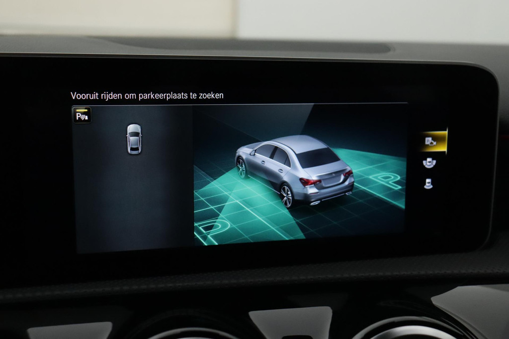 
Benz A-Klasse 180 Business Solution AMG Automaat (NAVIGATIE, STOELVERWARMING, CAMERA, 1e EIGENAAR, GOED ONDERHOUDEN) vol									