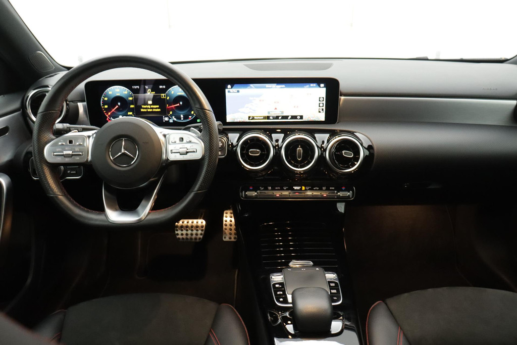
Benz A-Klasse 200 Business Solution AMG Night Upgrade (PANORAMADAK, NAVIGATIE, LED, CLIMA, 1e EIGENAAR, GOED ONDERHOUDEN) vol									