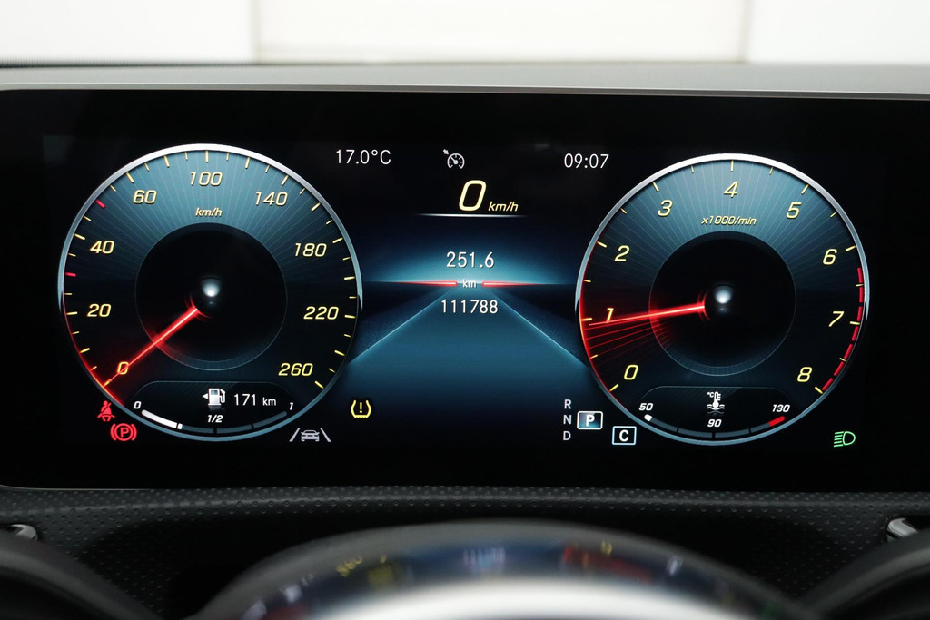 
Benz A-Klasse 200 Business Solution AMG Night Upgrade (PANORAMADAK, NAVIGATIE, LED, CLIMA, 1e EIGENAAR, GOED ONDERHOUDEN) vol									