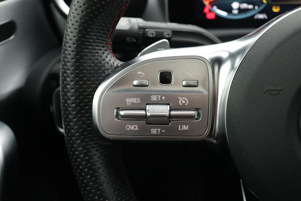 
Benz A-Klasse 200 Business Solution AMG Night Upgrade (PANORAMADAK, NAVIGATIE, LED, CLIMA, 1e EIGENAAR, GOED ONDERHOUDEN) vol									