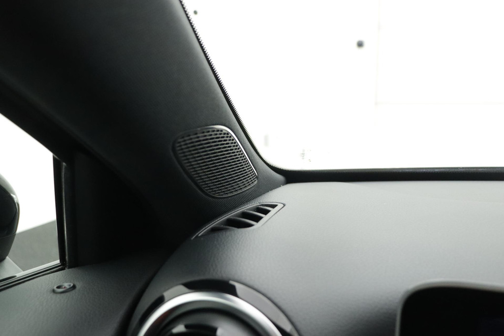 
Benz A-Klasse 200 Business Solution AMG Night Upgrade (PANORAMADAK, NAVIGATIE, LED, CLIMA, 1e EIGENAAR, GOED ONDERHOUDEN) vol									