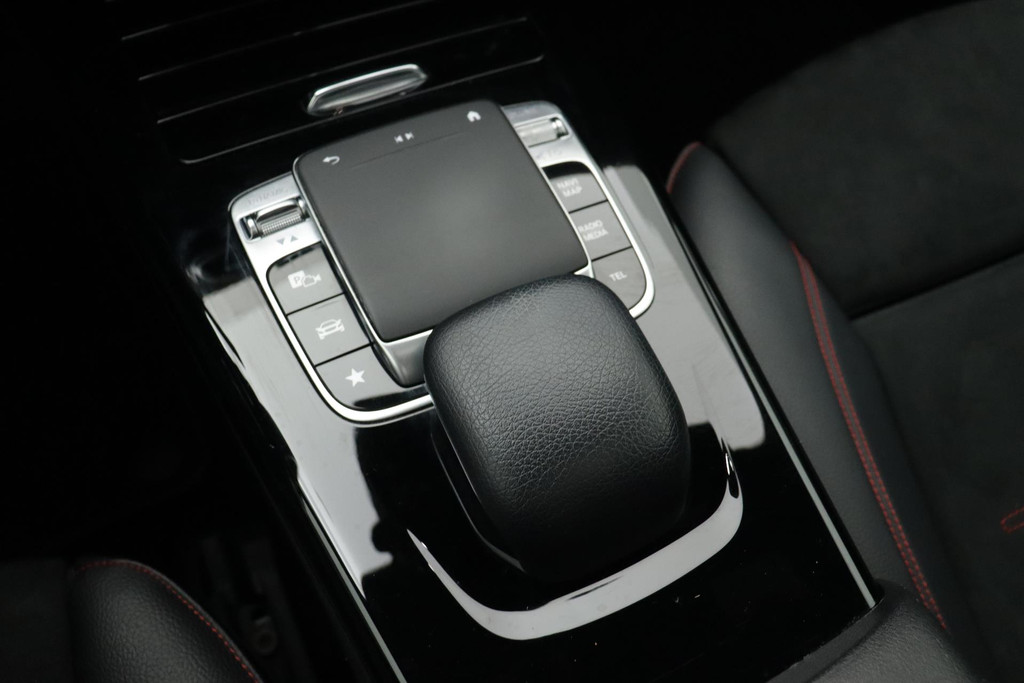 
Benz A-Klasse 200 Business Solution AMG Night Upgrade (PANORAMADAK, NAVIGATIE, LED, CLIMA, 1e EIGENAAR, GOED ONDERHOUDEN) vol									