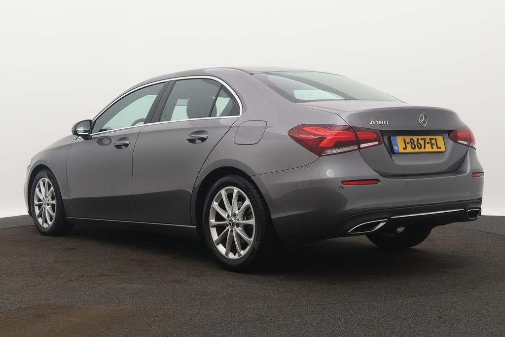 
Benz A-Klasse 180 Business Solution Luxury Automaat (SFEERVERLICHTING, STOELVERWARMING, NAVIGATIE, CAMERA, LEDER, PDC) vol									