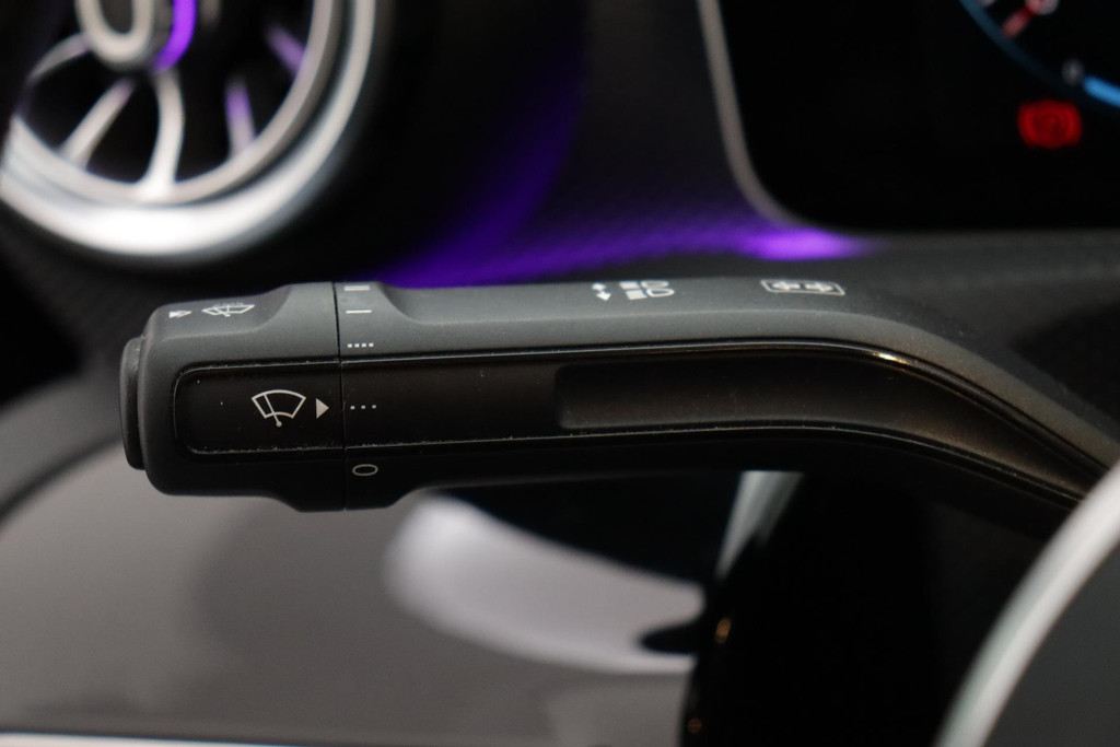 
Benz A-Klasse 180 Business Solution Luxury Automaat (SFEERVERLICHTING, STOELVERWARMING, NAVIGATIE, CAMERA, LEDER, PDC) vol									