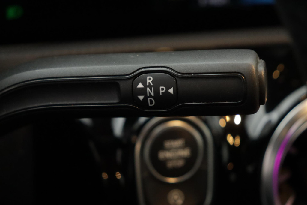 
Benz A-Klasse 180 Business Solution Luxury Automaat (SFEERVERLICHTING, STOELVERWARMING, NAVIGATIE, CAMERA, LEDER, PDC) vol									