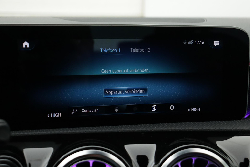 
Benz A-Klasse 180 Business Solution Luxury Automaat (SFEERVERLICHTING, STOELVERWARMING, NAVIGATIE, CAMERA, LEDER, PDC) vol									