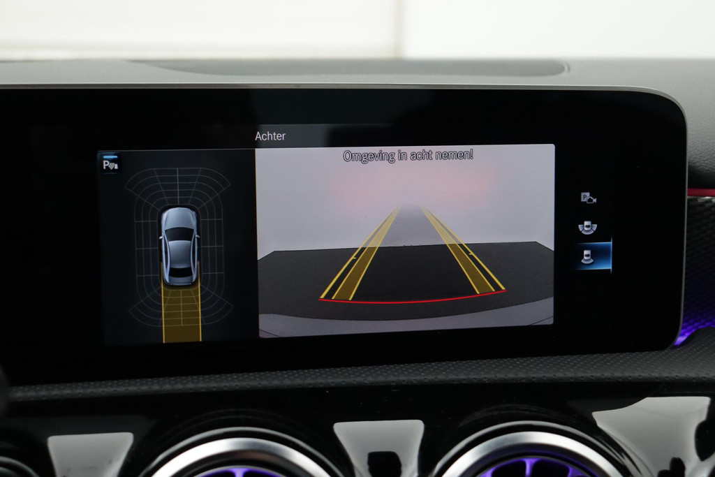 
Benz A-Klasse 180 Business Solution Luxury Automaat (SFEERVERLICHTING, STOELVERWARMING, NAVIGATIE, CAMERA, LEDER, PDC) vol									