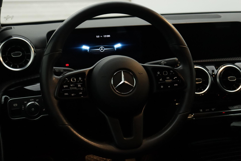 
Benz A-Klasse 180 Business Solution Automaat (NAVIGATIE, STOELVERWARMING, CAMERA, PDC, 1e EIGENAAR, GOED ONDERHOUDEN) vol									