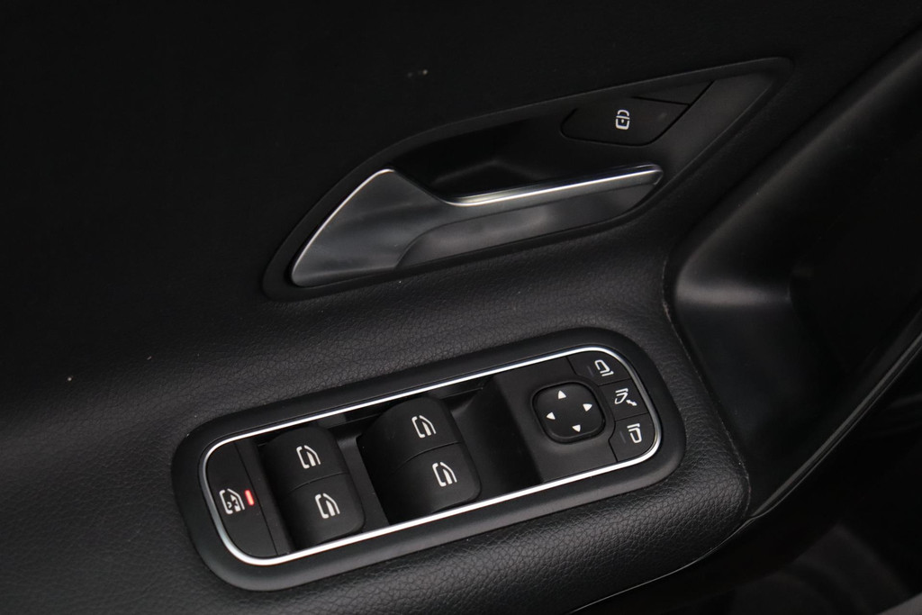
Benz A-Klasse 180 Business Solution Automaat (NAVIGATIE, STOELVERWARMING, CAMERA, PDC, 1e EIGENAAR, GOED ONDERHOUDEN) vol									