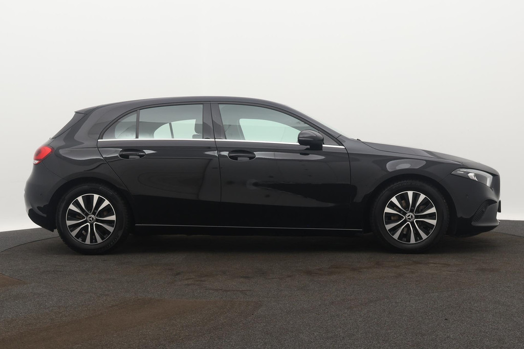 
Benz A-Klasse 180 Business Solution Automaat (NAVIGATIE, STOELVERWARMING, CAMERA, PDC, 1e EIGENAAR, GOED ONDERHOUDEN) vol									