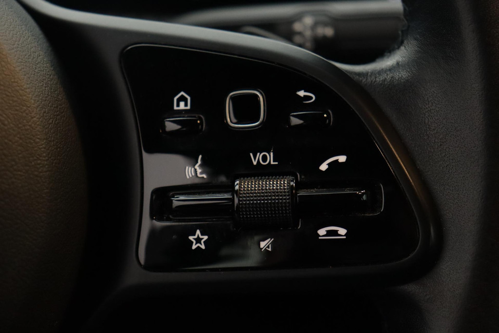 
Benz A-Klasse 180 Business Solution Automaat (NAVIGATIE, STOELVERWARMING, CAMERA, PDC, 1e EIGENAAR, GOED ONDERHOUDEN) vol									