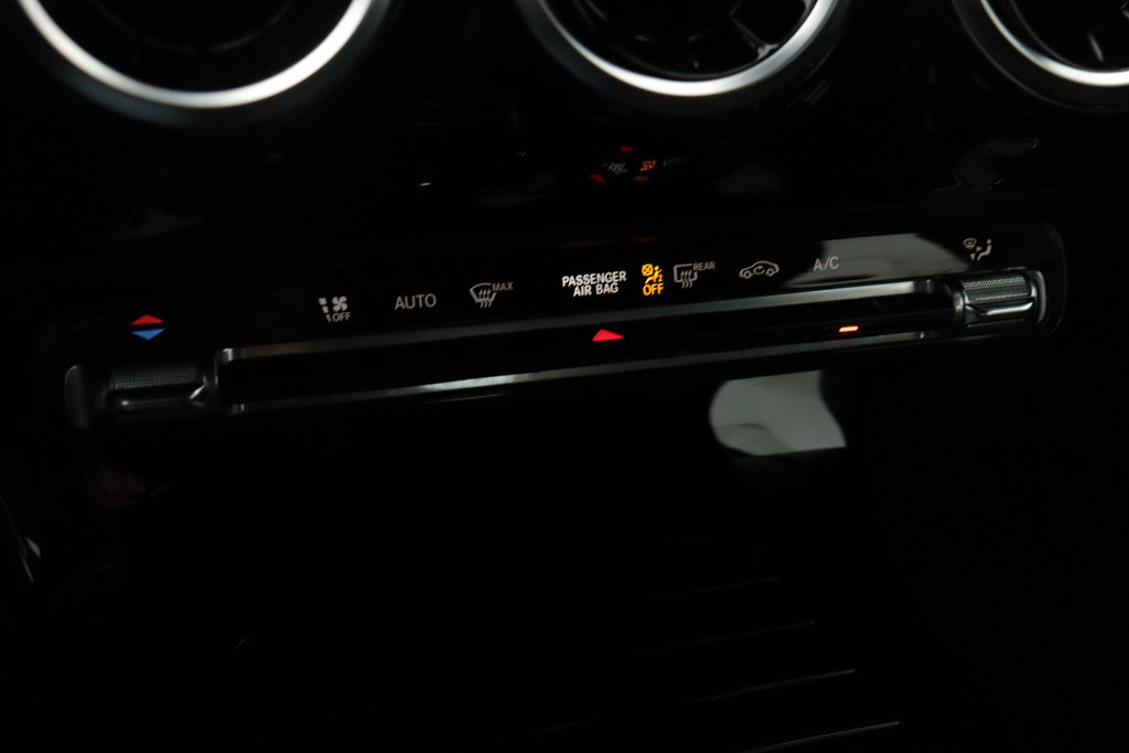 
Benz A-Klasse 180 Business Solution Automaat (NAVIGATIE, STOELVERWARMING, CAMERA, PDC, 1e EIGENAAR, GOED ONDERHOUDEN) vol									