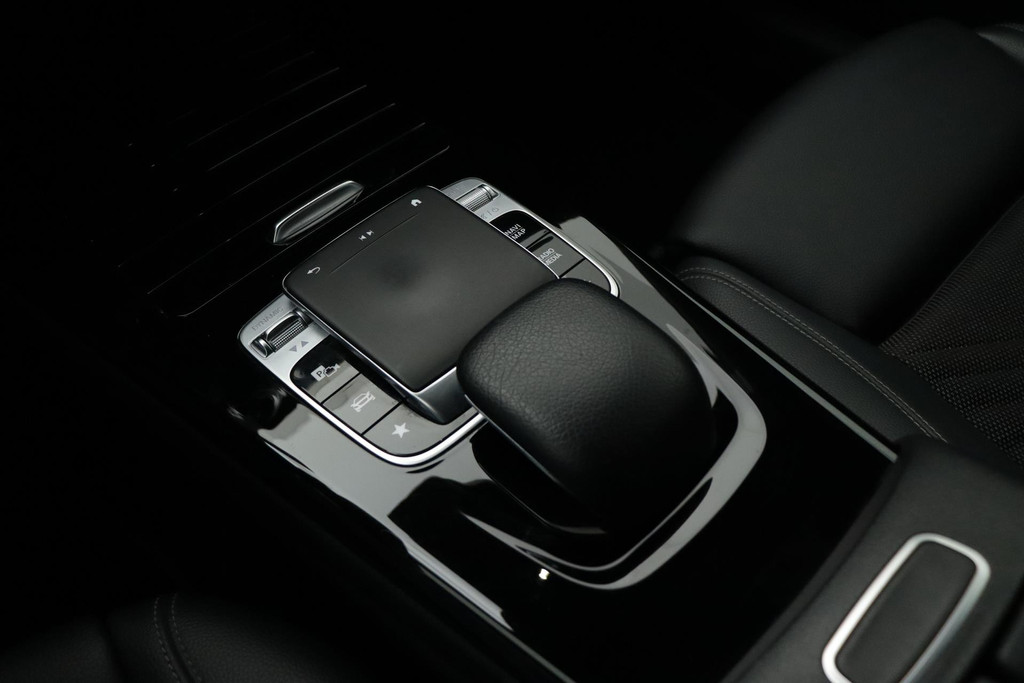 
Benz A-Klasse 180 Business Solution Automaat (NAVIGATIE, STOELVERWARMING, CAMERA, PDC, 1e EIGENAAR, GOED ONDERHOUDEN) vol									