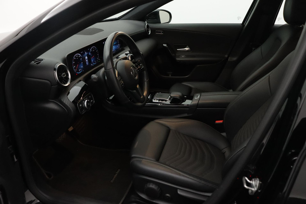 
Benz A-Klasse 180 Business Solution Automaat (NAVIGATIE, STOELVERWARMING, CAMERA, PDC, 1e EIGENAAR, GOED ONDERHOUDEN) vol									