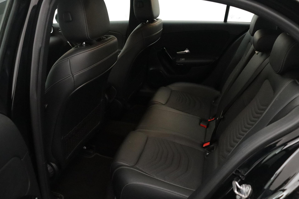 
Benz A-Klasse 180 Business Solution Automaat (NAVIGATIE, STOELVERWARMING, CAMERA, PDC, 1e EIGENAAR, GOED ONDERHOUDEN) vol									